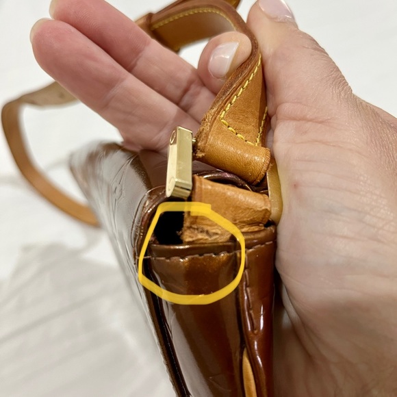 Authentic Vintage Louis Vuitton Thompson St Vernis Leather bronze shoulder bag - Picture 4 of 16